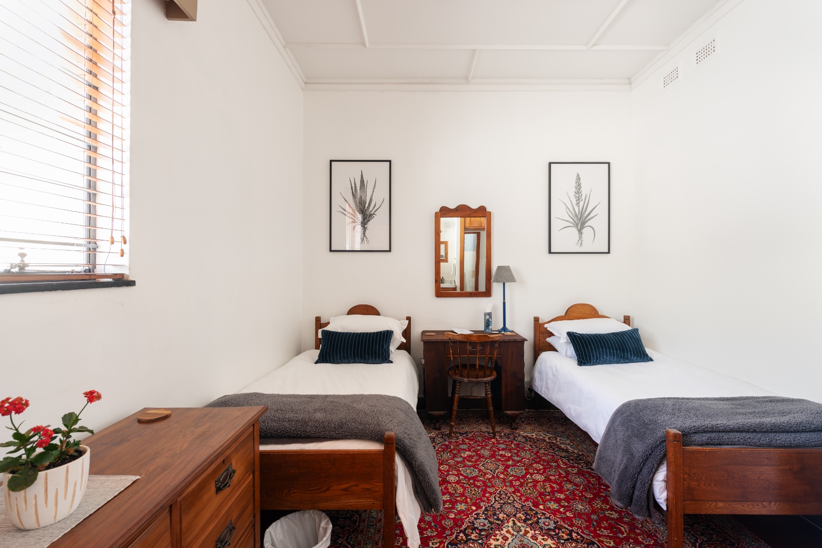 Standard Twin Room with two single beds at House Falcon Guest House Pretoria